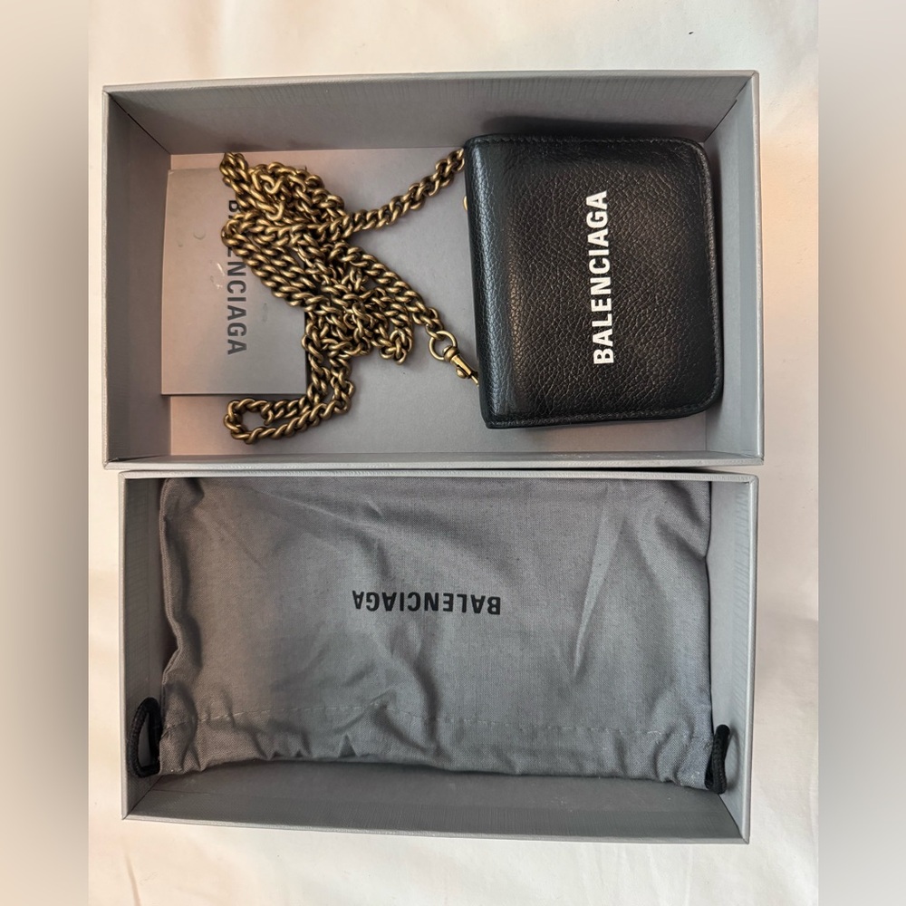 auth balenciaga wallet on chain. 9/10 condition.